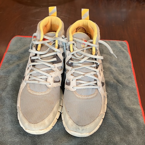 Nike Free Run 2 Sneakerboot Pale Grey Laser Orange 616744-002 size 12 - Picture 2 of 9